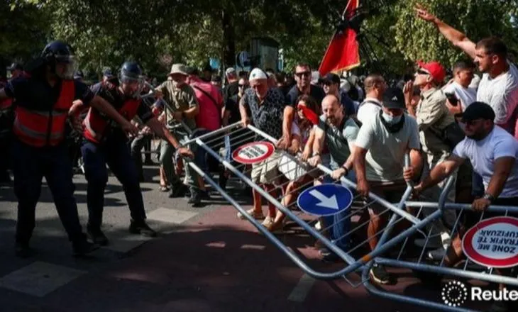 Protesta e dhunshme te Kuvendi, prokuroria kërkon masë mosdalje jashtë vendit për dy protestuesit e arrestuar