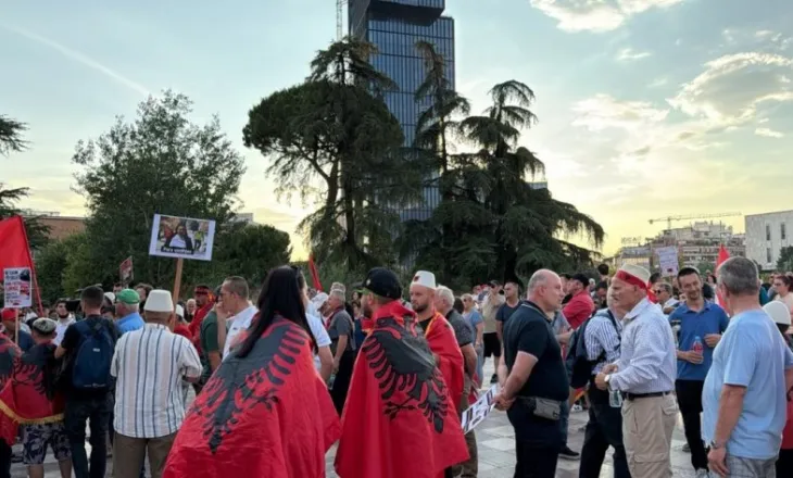 Protesta kombëtare për dorëheqjen e Ramës, nis grumbullimi në sheshin ‘Skëndërbej’