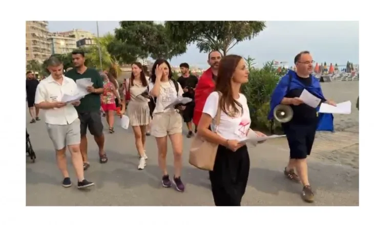 Protesta kundër qeverisë, qytetarët në Shëngjin marshojnë në mbështetje të tubimeve në Tiranë