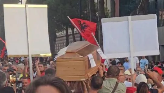 “Protesta me arkivol na kujton 1997-ën”, socialisti: Ka individë të paguar nga klanet e luftës hibride