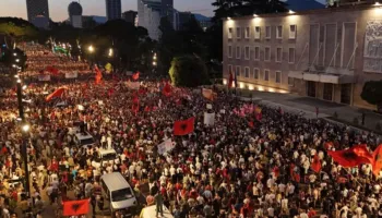 ‘Protesta më e madhe deri më tani’, “Der Spiegel” pasqyron revoltën qytetare kundër Ramës: Demonstratat po përhapen!