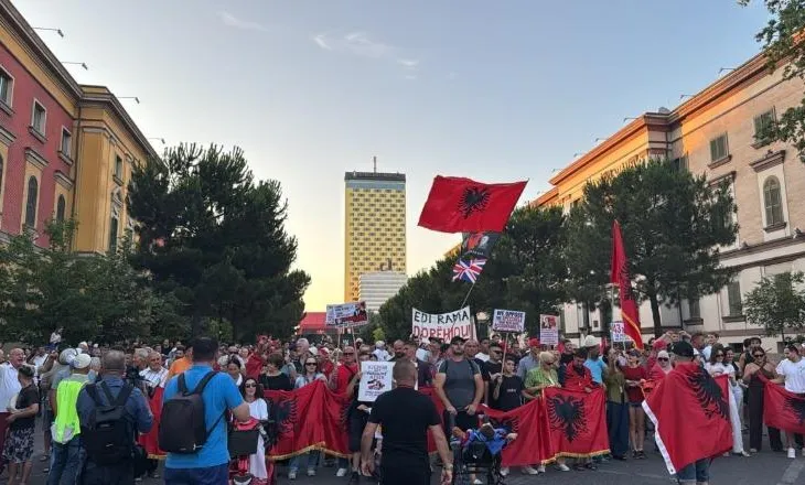 Protesta në ditën e 43-të, qytetarët marshojnë drejt Kryeministrisë