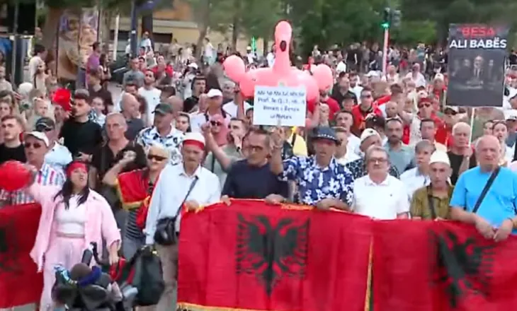 Protesta në ditën e 56-të, qytetarët mblidhen para Kryeministrisë dhe paralajmërojnë tubim të ri të hënën te Parlamenti