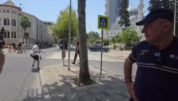 Protesta para Kuvendit, qytetarët sulmojnë me vezë makinat e deputetëve
