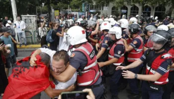 Protesta para Parlamentit, shoqërohen nga Policia 6 persona
