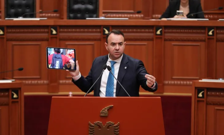 Protesta përpara Parlamentit, Balliu: Rama iu sul të rinjve për të mbrojtur veten, Belindën dhe aferat e tyre