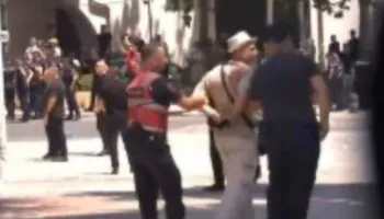 Protesta/ Policia shoqëron avokati Altin Goxhaj dhe disa qytetarë