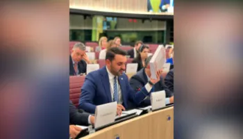 “Protesta, reagim demokratik ndaj korrupsionit të qeverisë”/ Këlliçi në PE: ’The Albanian Files’ dëshmi e falsifikimeve
