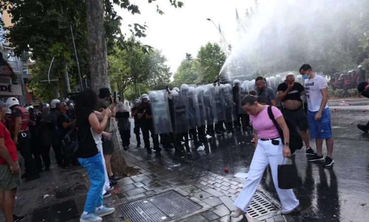 PROTESTA SOT/ POLICIA HEDH GAZ LOTSJELLES