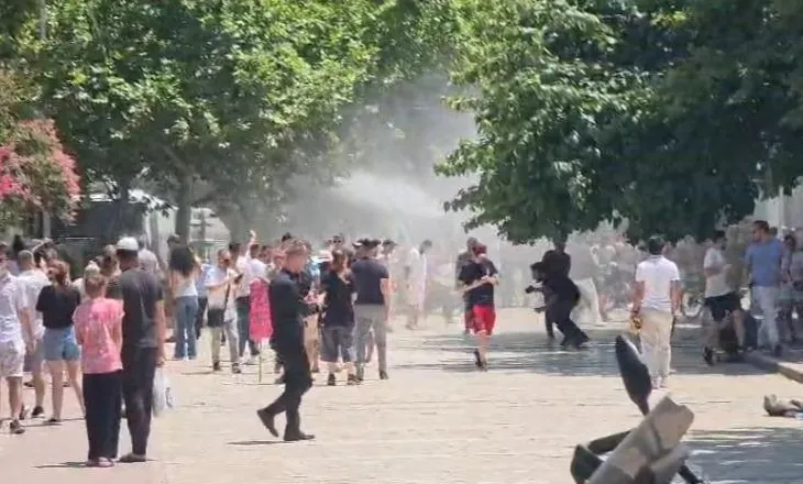 Protesta te Kuvendi, Komiteti Shqiptar i Helsinkit: Individë të caktuar kryen akte dhune, shqetësues përdorimi i forcës nga policia