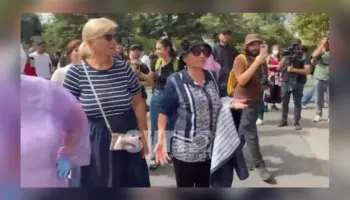 Protesta te Parlamenti/ Pensionistja: Zgjohuni se jeni pa fëmijë. Do vdisni vetëm nëpër shtëpia!