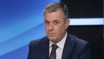 Protesta unike/ Vendosi në të njëjtin kryq si kryeministrin ashtu edhe liderin e opozitës