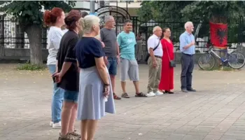 Protestat kundër qeverisë, qytetarët në Korçë vijojnë tubimet e përditshme: Rama të largohet