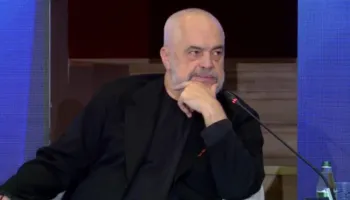 Protestat, Rama: Ka shumë për të reflektuar nën atë koren e zezë