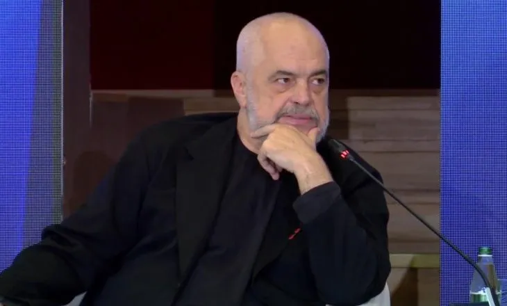 Protestat, Rama: Ka shumë për të reflektuar nën atë koren e zezë