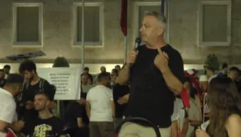 Protestë e paralajmëruar nesër para Kuvendit, aktivistët: T’i ndalojmë deputetët të futen! Merrni vezë e miell me vete