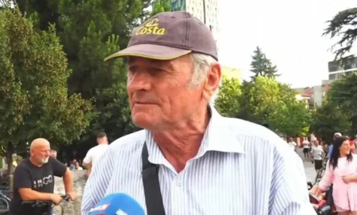 Protestuesi i revoltuar: PS dhe PD, pjella të Ramiz Alisë që duhen shkrirë