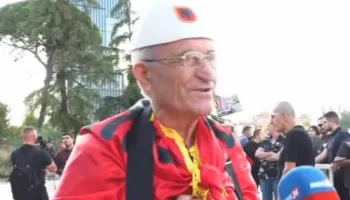 Protestuesi i revoltuar: Si hidhen miliona euro në rrugë pa kryer studime gjeologjike?!
