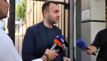 Protestuesit e arrestuar takohen me Balliun në qeli / Deputeti i Berishës: Ishin shumë të motivuar!