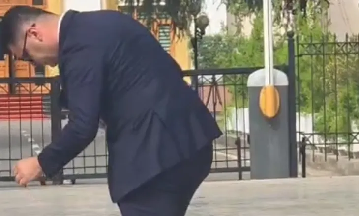 Protestuesit godasin me vezë deputetët, 6 të shoqëruar në polici