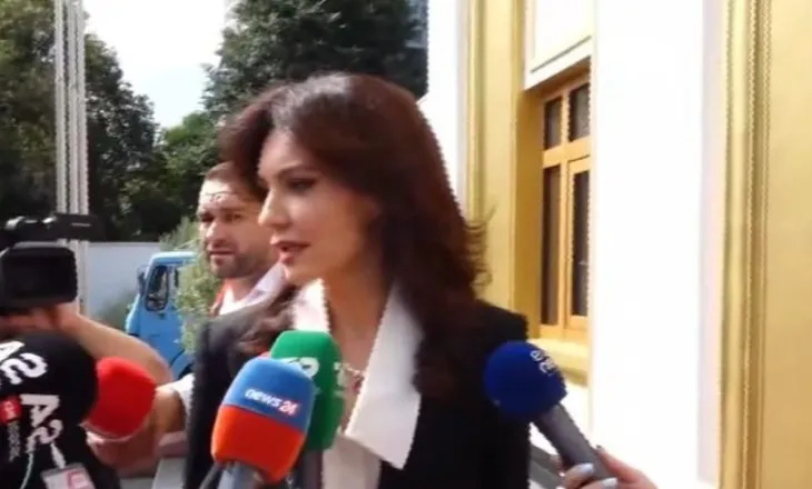 Protestuesit jashtë Kuvendit, Spiropali: Qeveria të ofrojë zgjidhje për shqetësimet e qytetarëve!