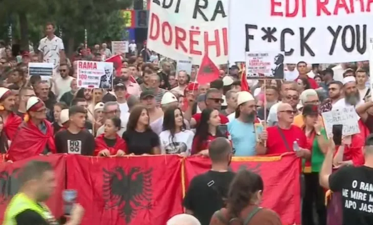 Protestuesit marshojnë drejt Kryeministrisë, thirrje Ramës: O tradhtar, liro çunat sa më parë