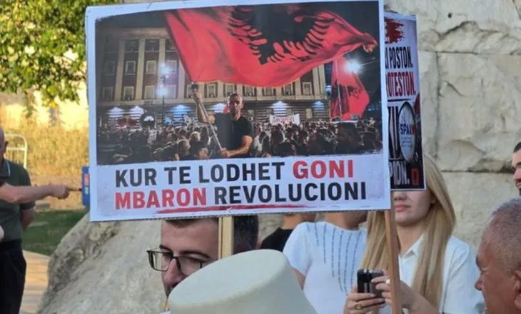 Protestuesit nisin organizimin në sheshin “Skënderbej”, kërkojnë dorëheqjen e Ramës