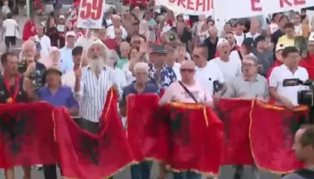 Protestuesit para Kryeministrisë në ditën e 59-të: Edi Rama dil në bulevard!