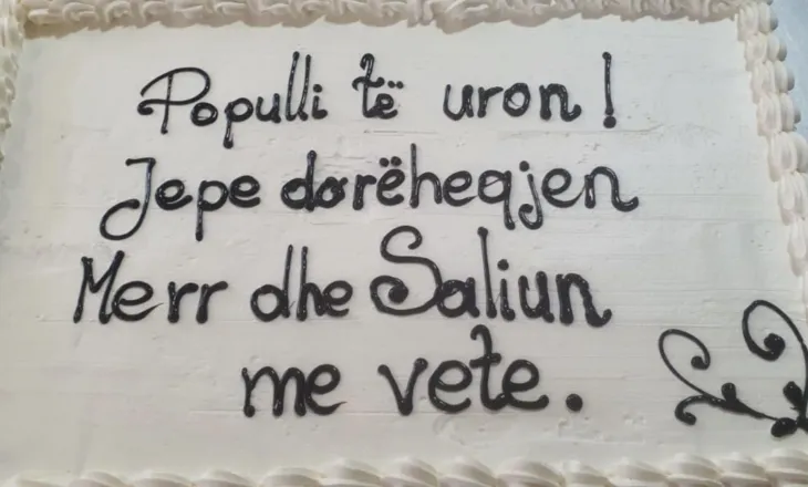 Protestuesit sjellin torta në bulevard për ditëlindjen e Ramës: Populli të uron