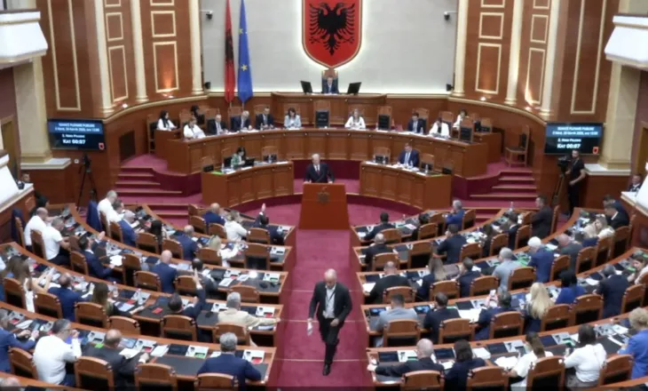 PS ndryshon rendin e ditës në seancë, Berisha – Peleshit: Vasal  i Ramës