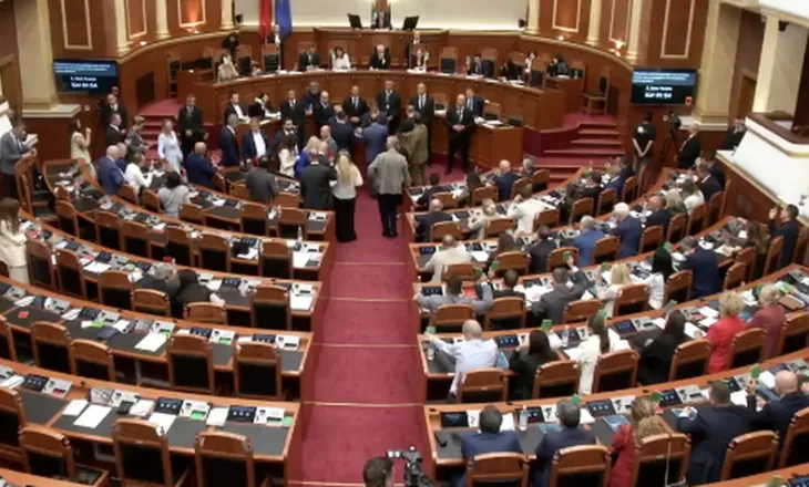 PS voton rendin e ditës, opozita bllokon foltoren: Hajdut