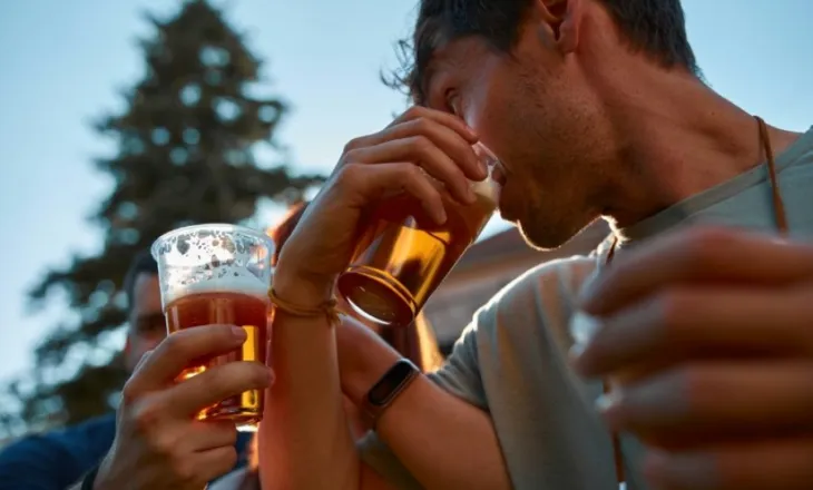 Pse alkooli nuk është një mënyrë e mirë për të luftuar stresin