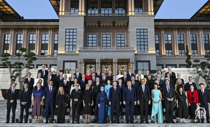 Publikohet fotoja familjare, nga darka shtetërore e presidentit Erdogan me udhëheqësit e NATO-s