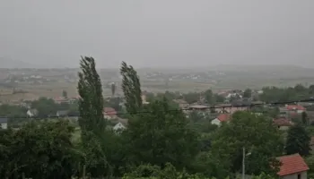 Qarku i Kukësit përfshihet nga moti i keq/ Stuhi dhe rrëshqitje dherash, vështirësohet qarkullimi i mjeteve