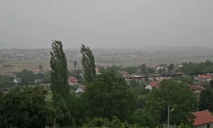 Qarku i Kukësit përfshihet nga moti i keq/ Stuhi dhe rrëshqitje dherash, vështirësohet qarkullimi i mjeteve