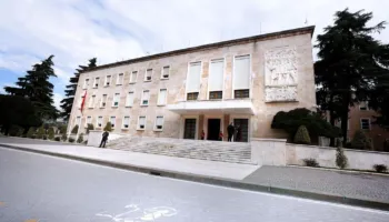 Qeveria miraton paketën sociale, dyfishohet pagesa për fëmijët me aftësi të kufizuara