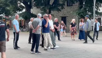 Qytetarët e Korçës sërish në shesh në ditën e 42-të të protestave, kërkojnë largimin e Ramës