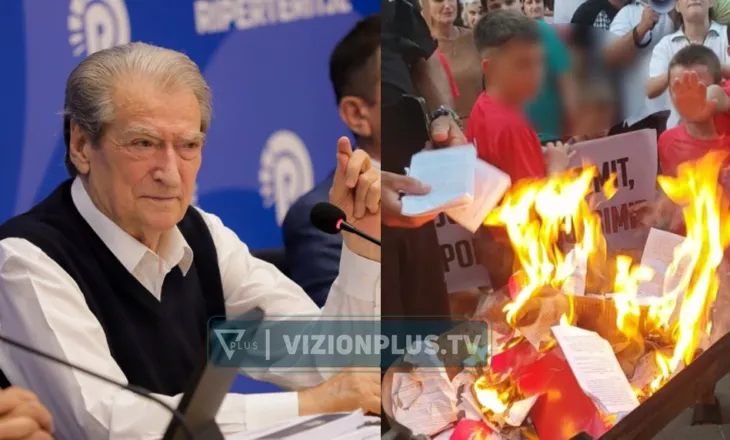 Qytetarët e Poliçanit dogjën teserat e PS dhe kundërshtuan propozimin socialist për ndarjen territoriale, Berisha: Patriotë të vërtetë