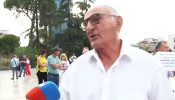 Qytetarët sërish në sheshin “Skënderbej”, kërkojnë largimin e Ramës