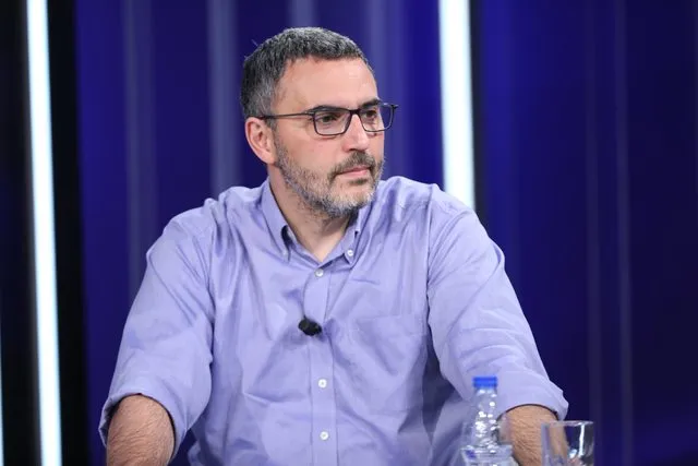 “Qytetarëve u është zgjuar shpresa”/ Arlind Qori: Kjo që po ndodh në shesh është historike, proces pa kthim!