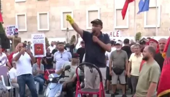 Qytetari: Edi Rama ka lek të blejë nga Serbia bomba për të qëlluar popullin e tij, por s’ka lek për pensionistët