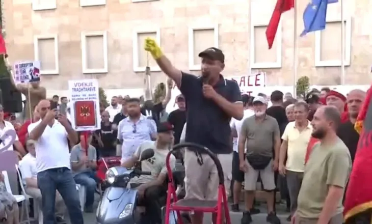 Qytetari: Edi Rama ka lek të blejë nga Serbia bomba për të qëlluar popullin e tij, por s’ka lek për pensionistët