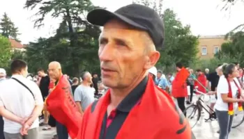 Qytetari ngre zërin: Politikanëve vetëm telefoni u shkon 150 mijë lekë