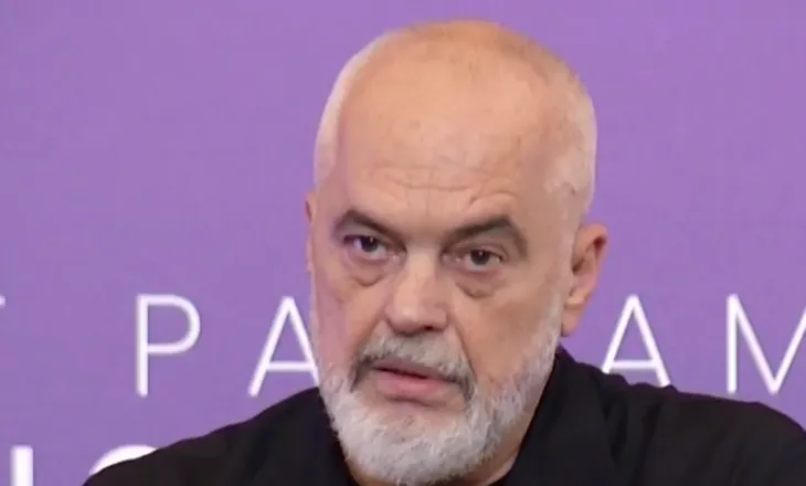 Rama: Edhe socialistët iu bashkuan këngës ‘Jepe dorëheqjen’, bulevardi i flamingove pasqyrë që shoqëria na e vuri para