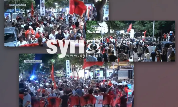 ‘Rama, fuck you’, Protestuesit mbërrijnë pranë Parlamentit: Ju erdhi fundi