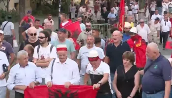 ‘Rama ik!’, nis marshimi masiv i protestuesve nga sheshi “Skënderbej” drejt Kryeministrisë
