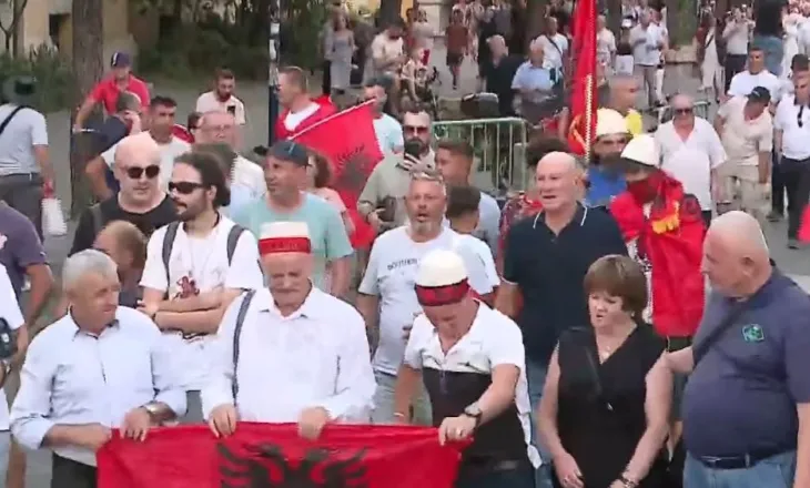 ‘Rama ik!’, nis marshimi masiv i protestuesve nga sheshi “Skënderbej” drejt Kryeministrisë