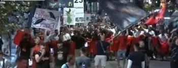 “Rama jep dorëheqjen! Ju erdhi fundi”/ Mijëra protestues vërshojnë në rrugët e Tiranës: Bashkohuni me ne