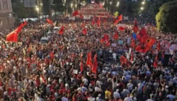 “Rama jepe dorëheqjen”!/ 57 ditë revoltë popullore antiqeveritare, protestuesit mblidhen në sheshin “Skënderbej”