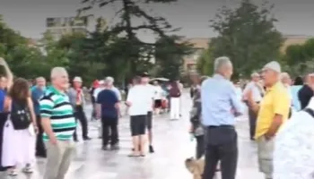 “Rama jepe dorëheqjen”/ Dita e 55 e rezistencës qytetare, nis organizimi i protestuesve në sheshin “Skëndërbej”